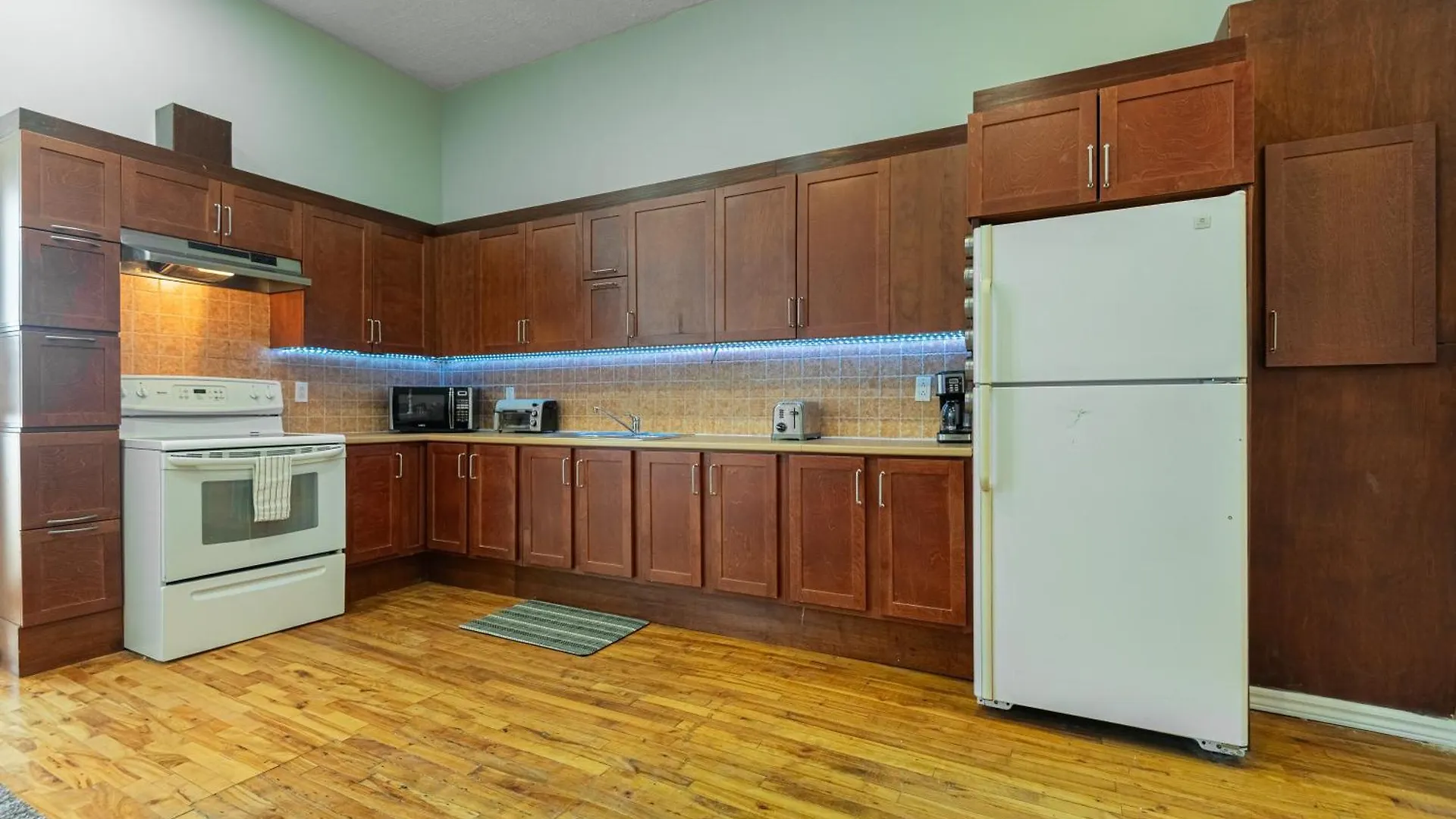 Trendy 2Br Getaway In Montreal Apartment