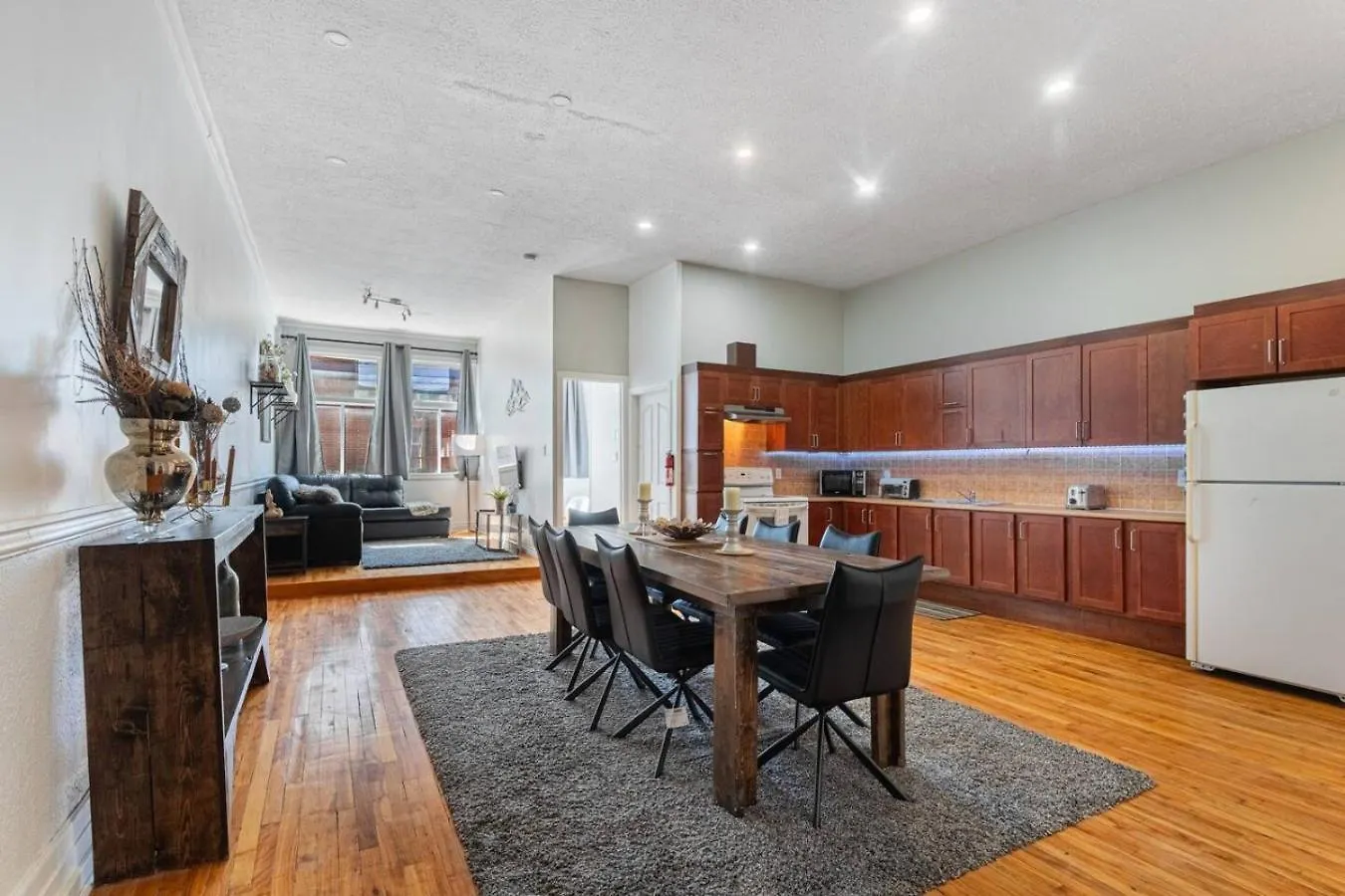 Trendy 2Br Getaway In Montreal Apartment