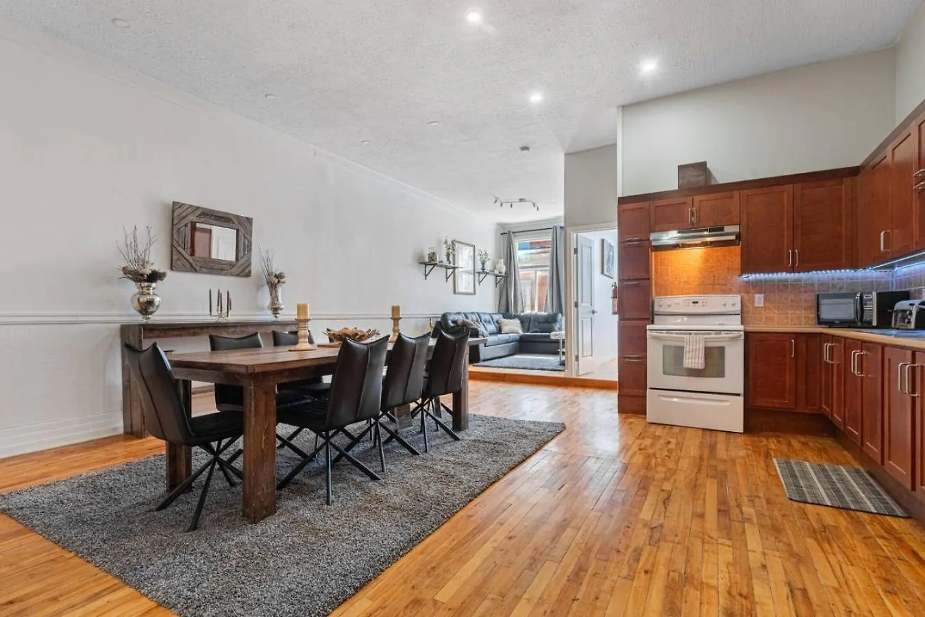Trendy 2Br Getaway In Montreal Apartment 0*,